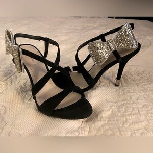 BCBG big silver sparkly bow sandales heels in black